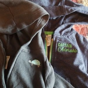 Bundle of 2 layettes.